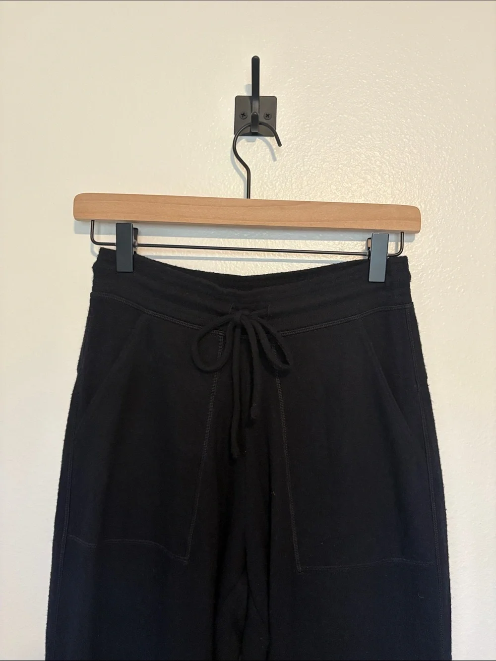 ALO Soho Mid-Rise Vegan Cashmere Stretch Jogger Sweatpants Loungewear Black XS
